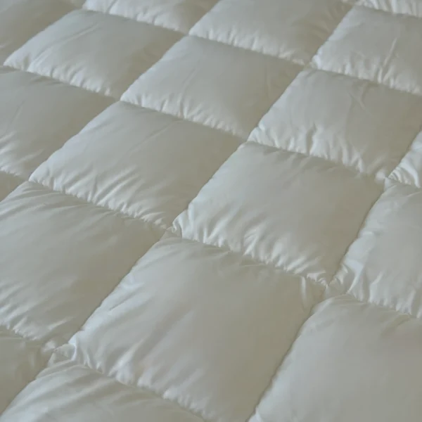 لحاف لایت ضد مایت مدل Tempura 95C-X برند Othello دو نفره کینگ 215×235