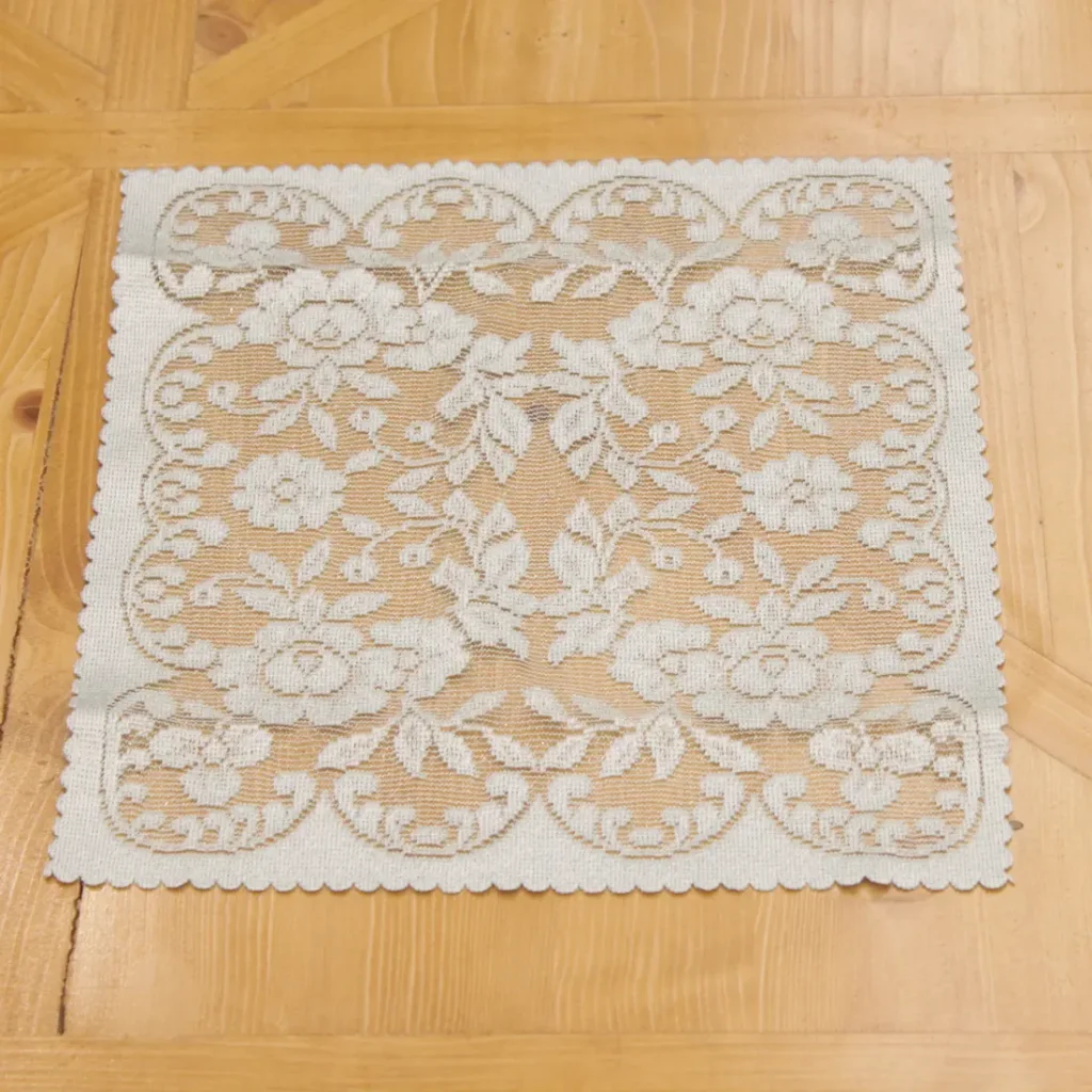 نمای کلی رومیزی تور سایز 30*30 رنگ سفید