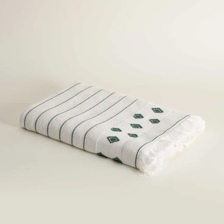 حوله حمام اکوکتان مدل ایمره رنگ سبز نمای کلی