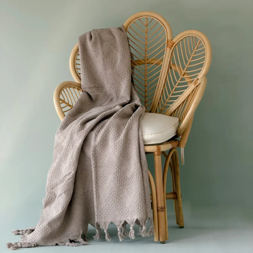 پیکه ناومی بژ
